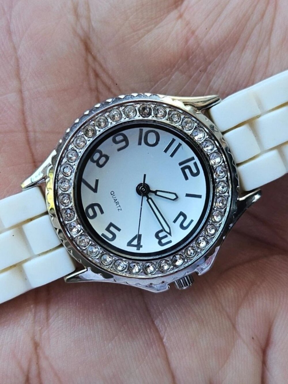 Women Wristwatch Fashion Jewelry White Rubber Strap Quartz Analog Wrist Watch